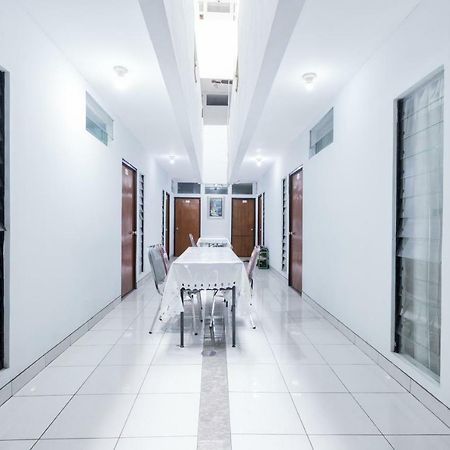 Отель Super Oyo 1516 Cemara Gading Syariah Богор Экстерьер фото
