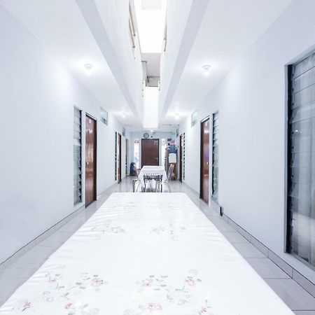 Отель Super Oyo 1516 Cemara Gading Syariah Богор Экстерьер фото