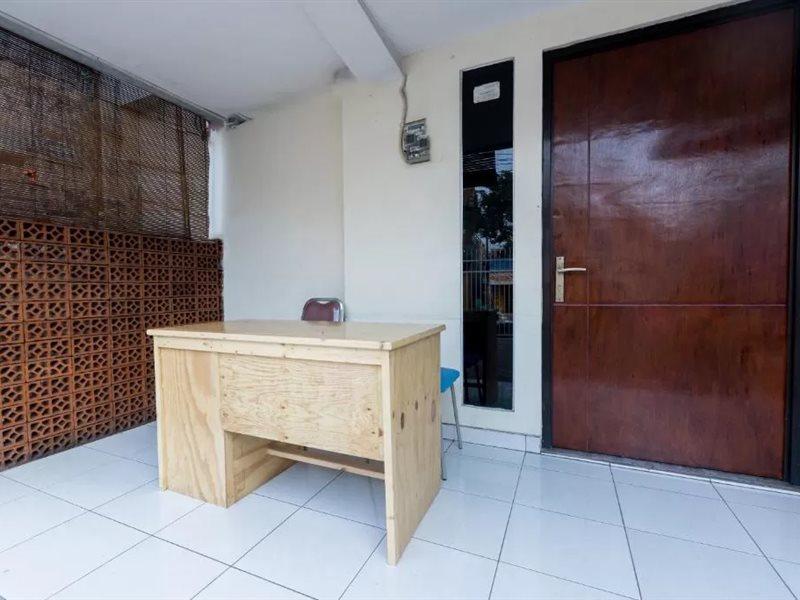 Отель Super Oyo 1516 Cemara Gading Syariah Богор Экстерьер фото
