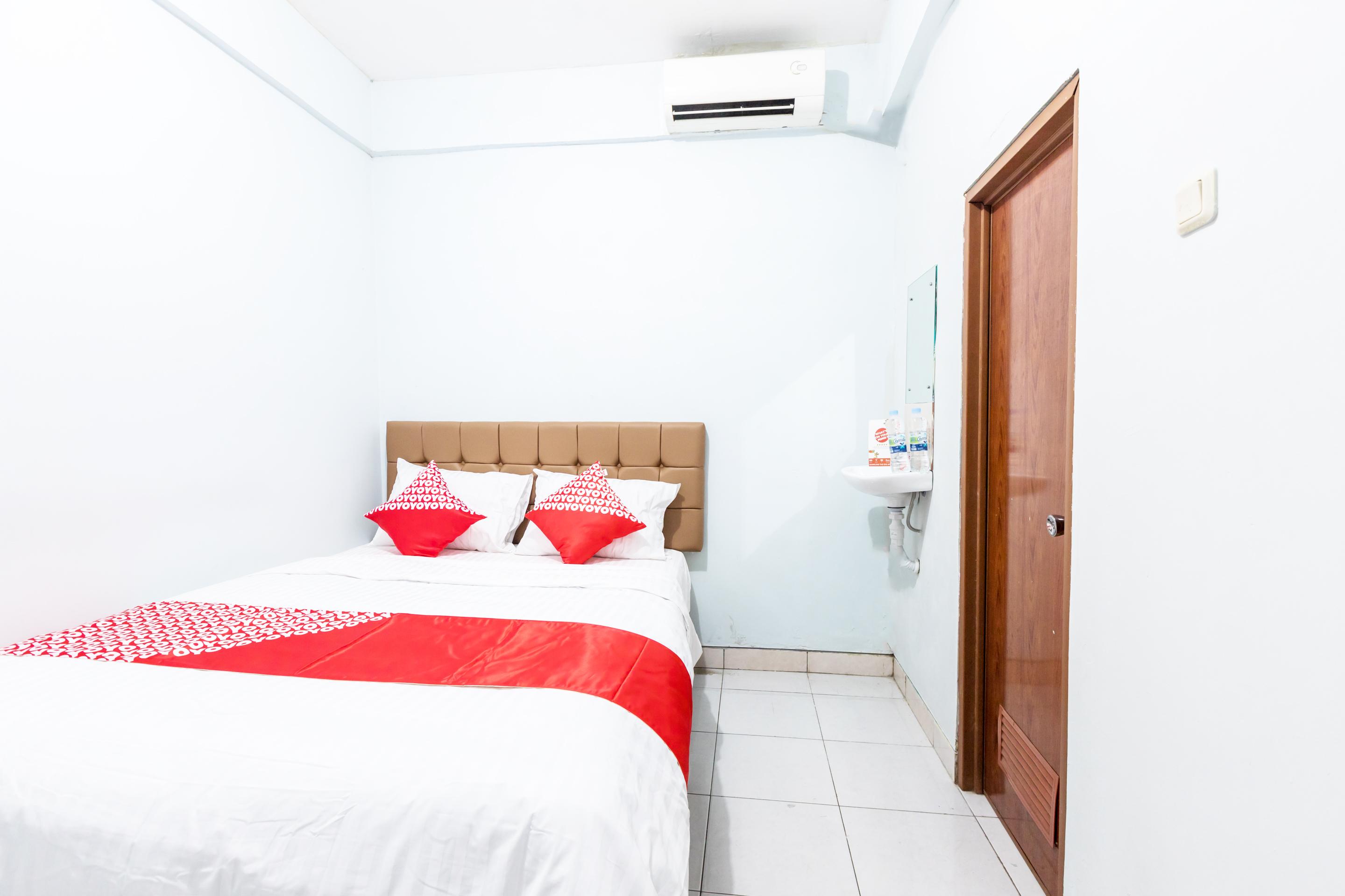 Отель Super Oyo 1516 Cemara Gading Syariah Богор Экстерьер фото
