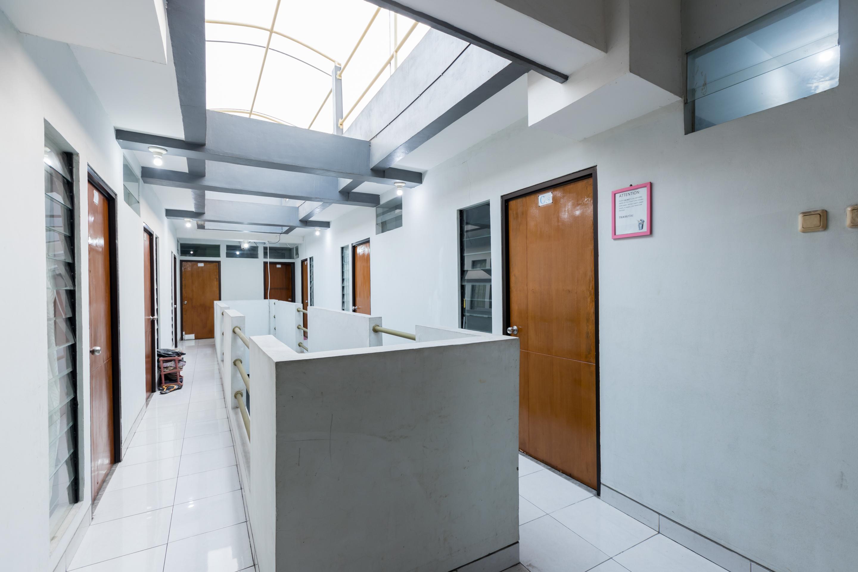 Отель Super Oyo 1516 Cemara Gading Syariah Богор Экстерьер фото