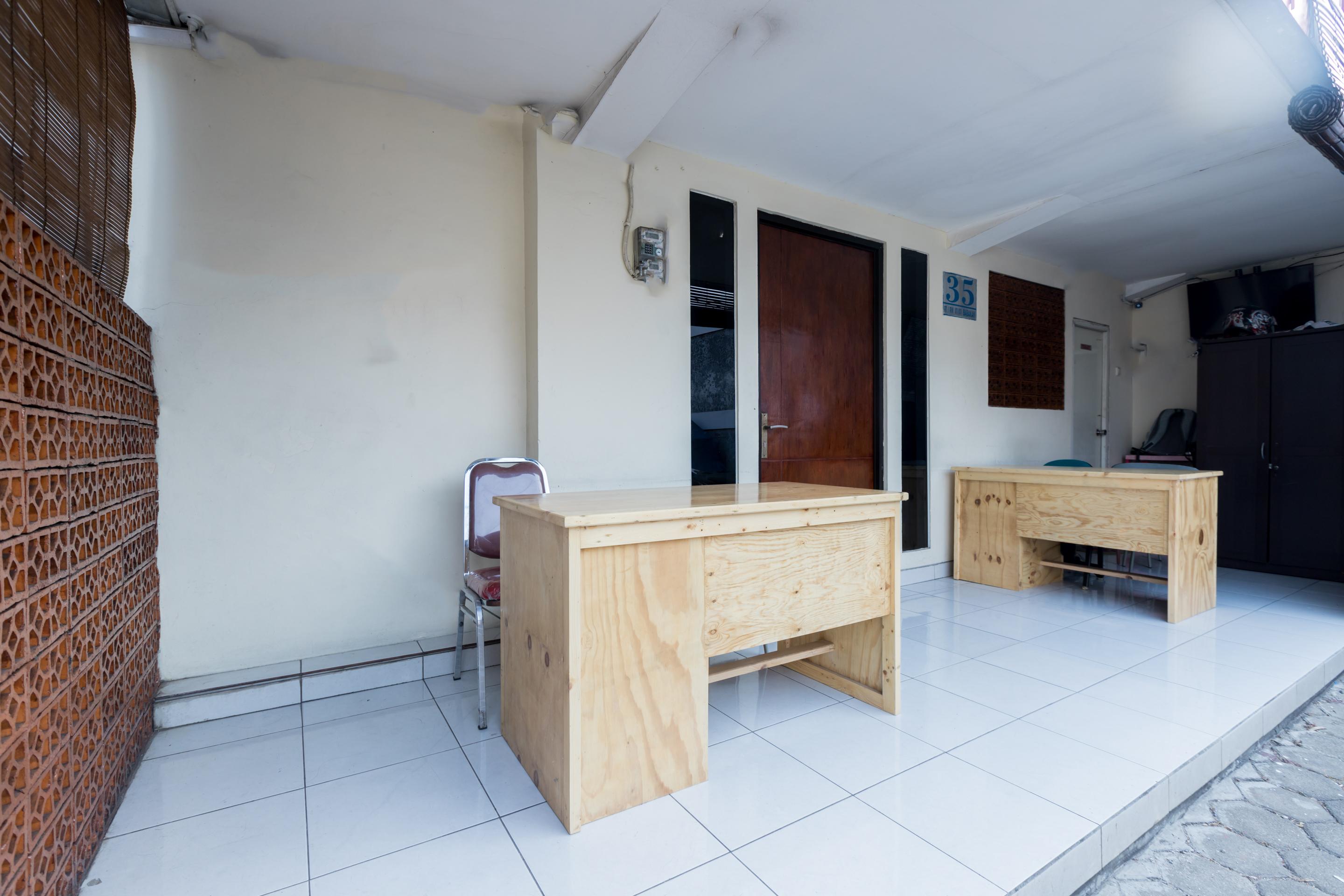 Отель Super Oyo 1516 Cemara Gading Syariah Богор Экстерьер фото