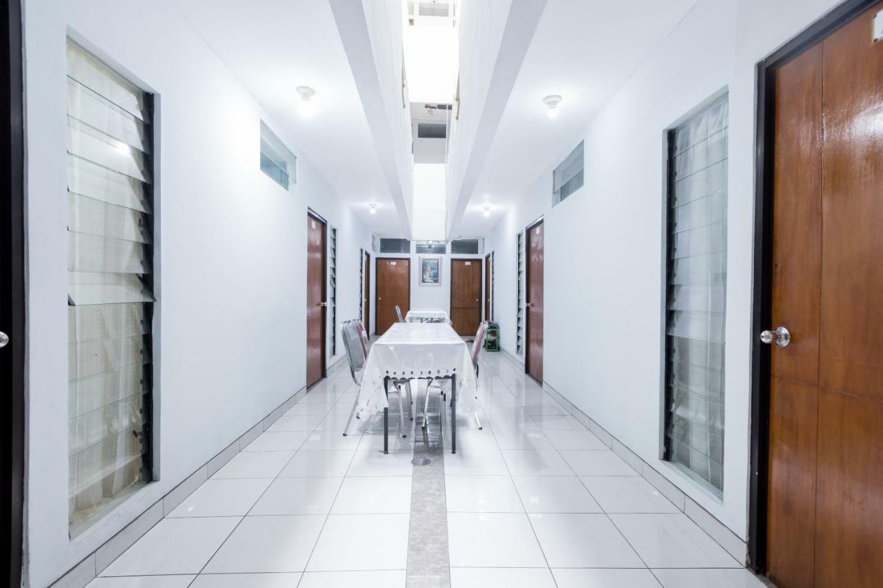 Отель Super Oyo 1516 Cemara Gading Syariah Богор Экстерьер фото