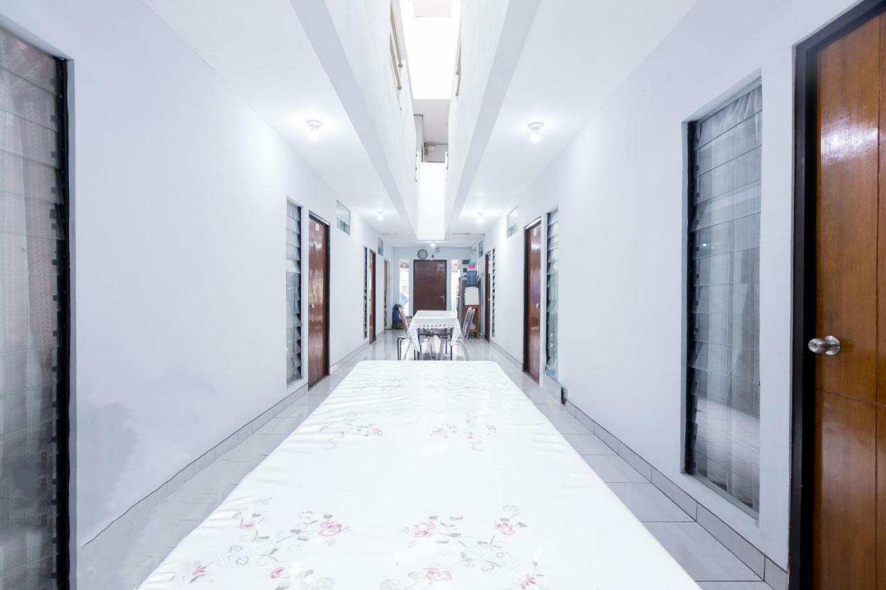 Отель Super Oyo 1516 Cemara Gading Syariah Богор Экстерьер фото
