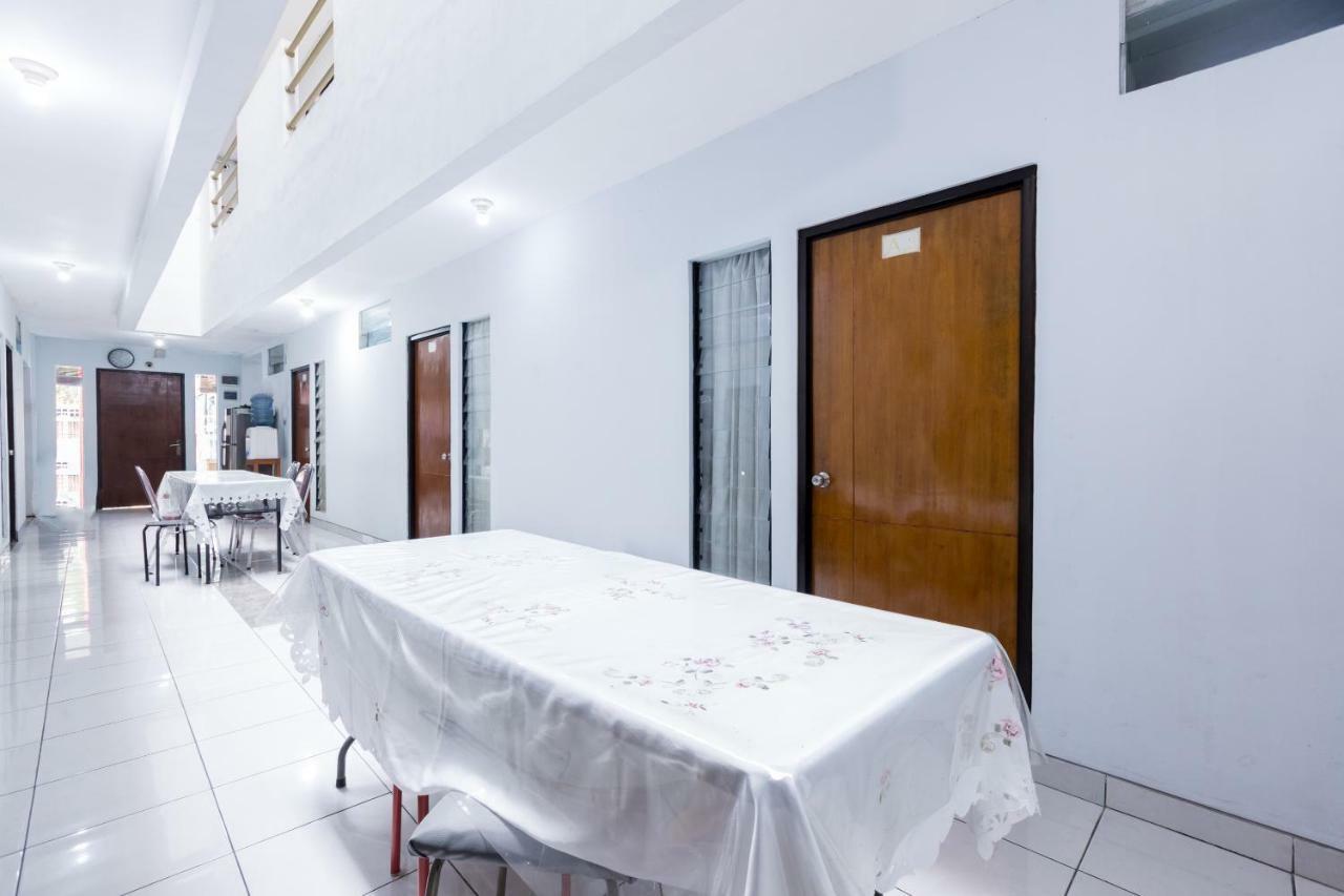 Отель Super Oyo 1516 Cemara Gading Syariah Богор Экстерьер фото